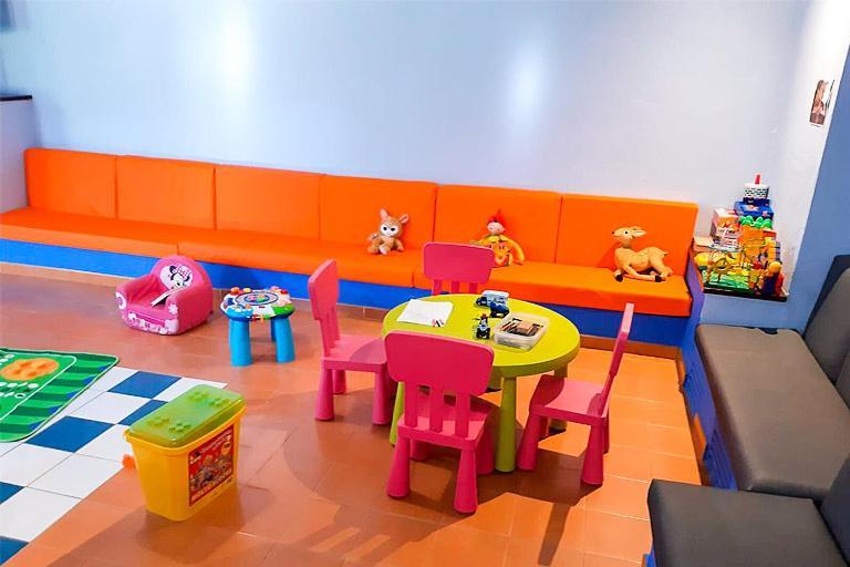 Kampaoh Esponella Hotel Bagian luar foto